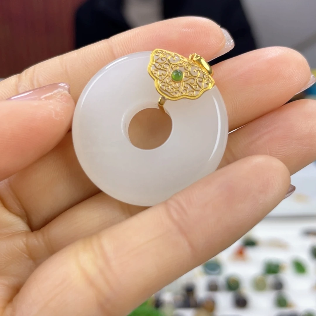 和田玉颈饰18K金镶嵌