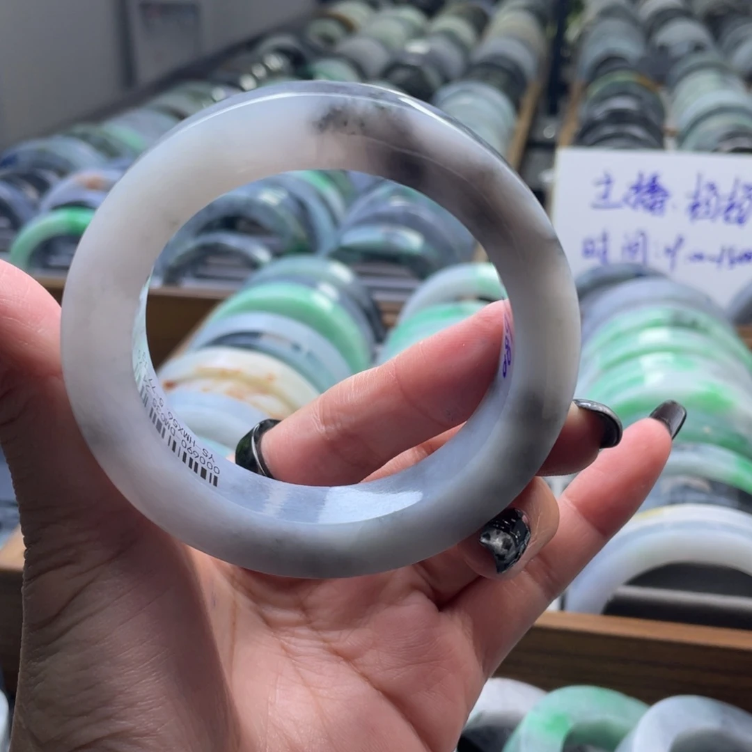 定制翡翠未镶嵌翡翠手镯