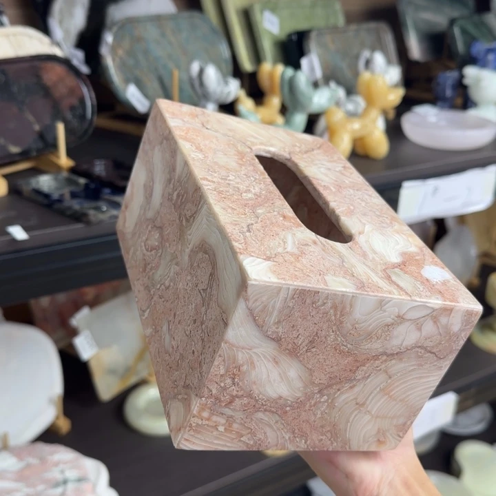 贝壳粉纸巾盒。      188