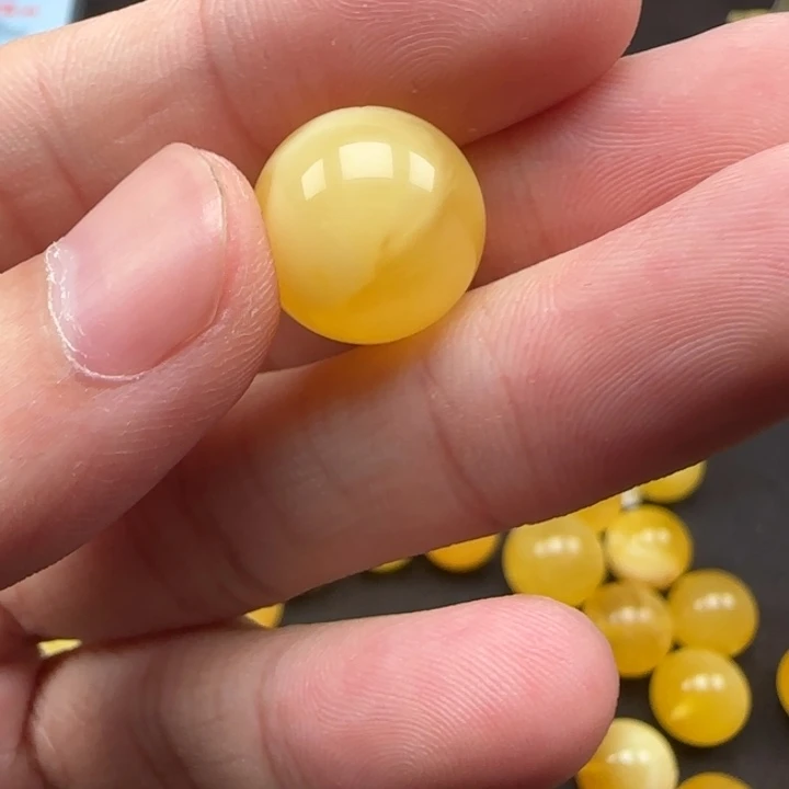 未镶嵌琥珀裸石天然38