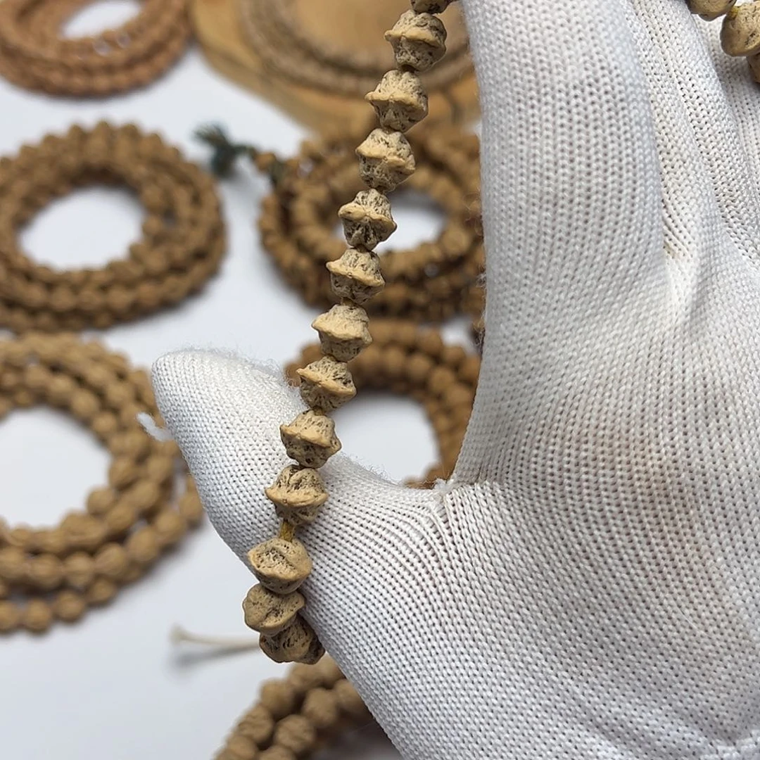 柏香籽/百香籽手串唐老鸭 手持