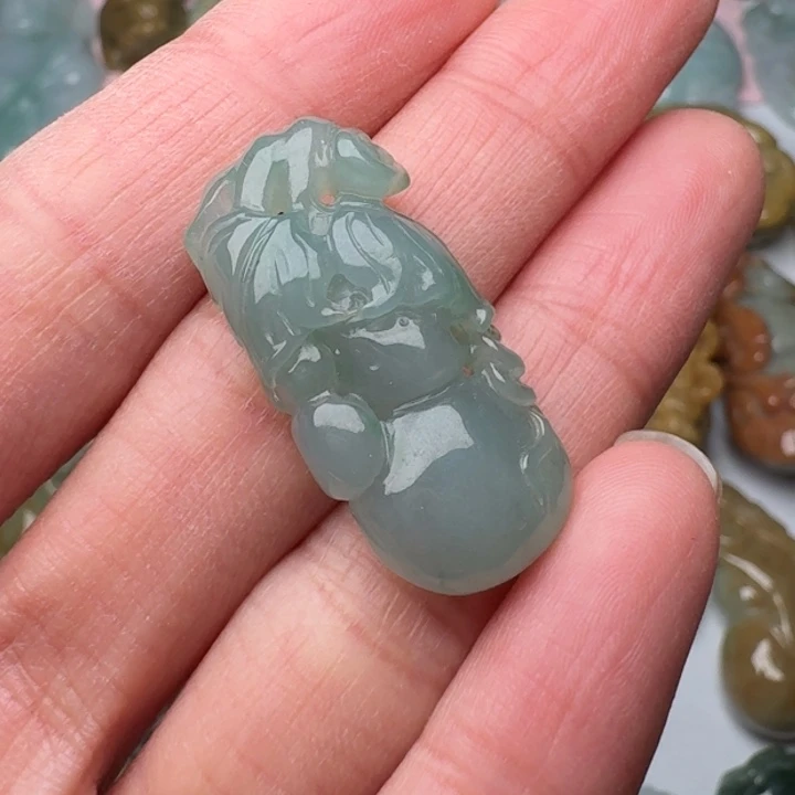 翡翠未镶嵌颈饰小葫芦