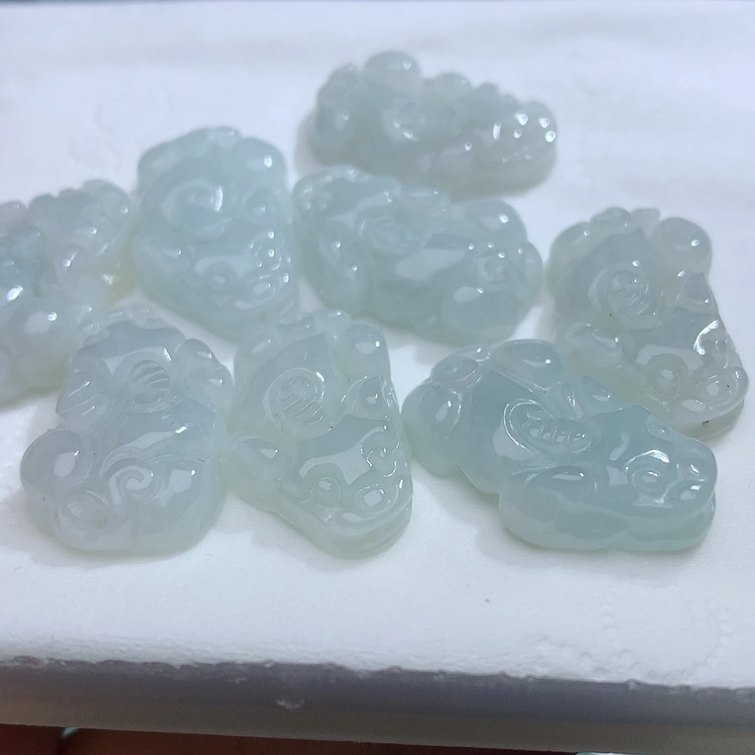 翡翠未镶嵌颈饰发2个