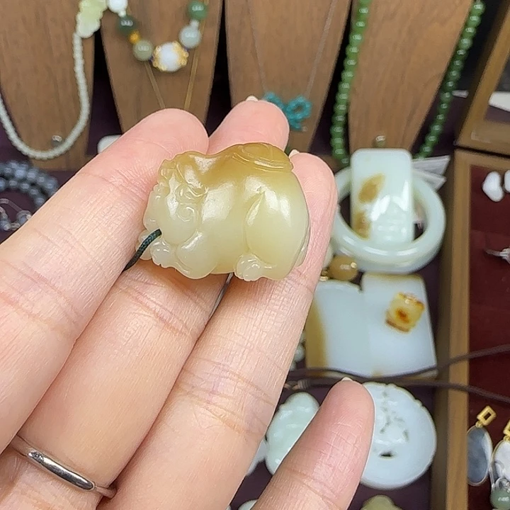 颈饰未镶嵌和田玉