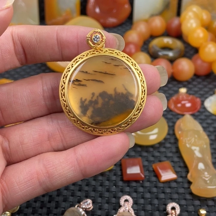 石英质玉（黄龙玉）未镶嵌颈饰