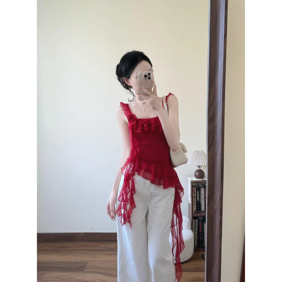 多巴胺甜辣不规则荷叶边红色吊带背心白色牛仔裤两件套夏季新款
