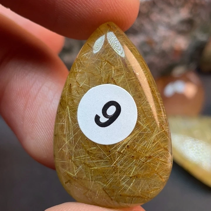 水晶颈饰未镶嵌R****n脖子