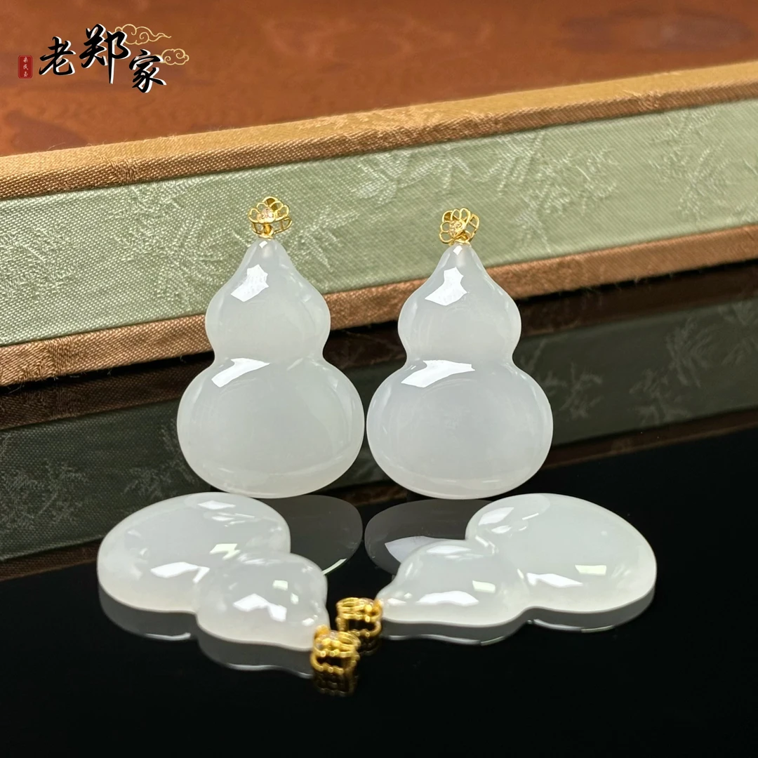 【老郑家】18K金和田玉葫芦挂件 (多样性发一件 不带链) 3083
