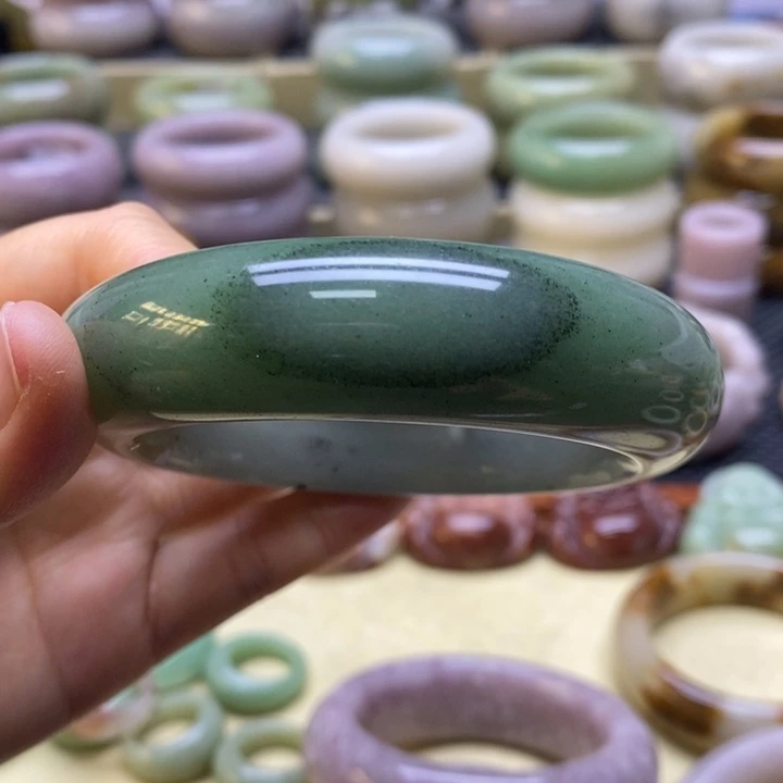 石英质玉未镶嵌手镯