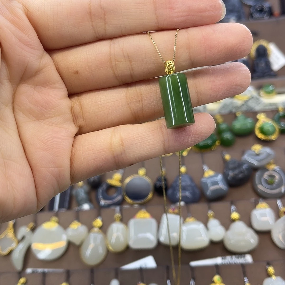 和田玉18K金镶嵌吊坠(赠链)