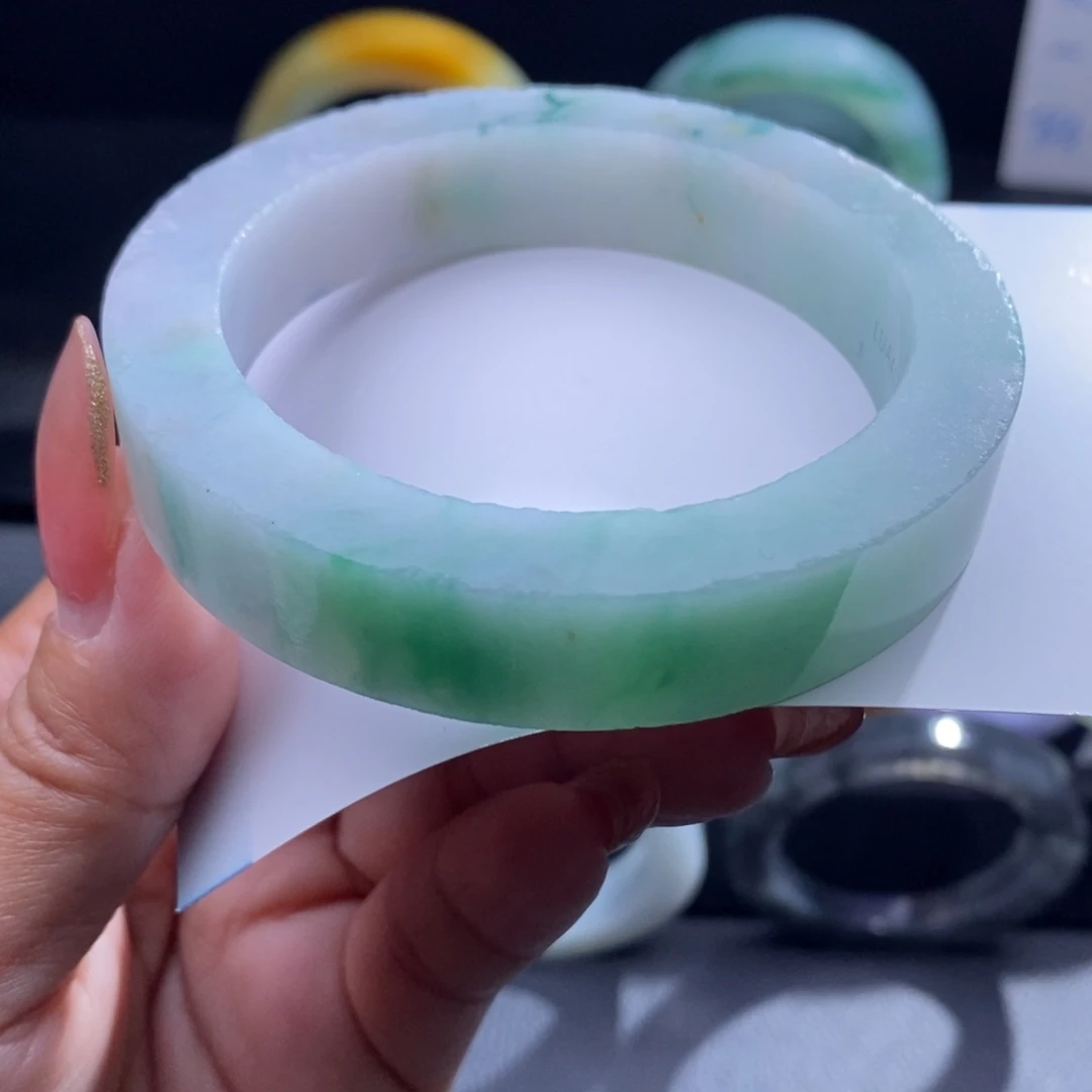 定制翡翠未镶嵌翡翠手镯