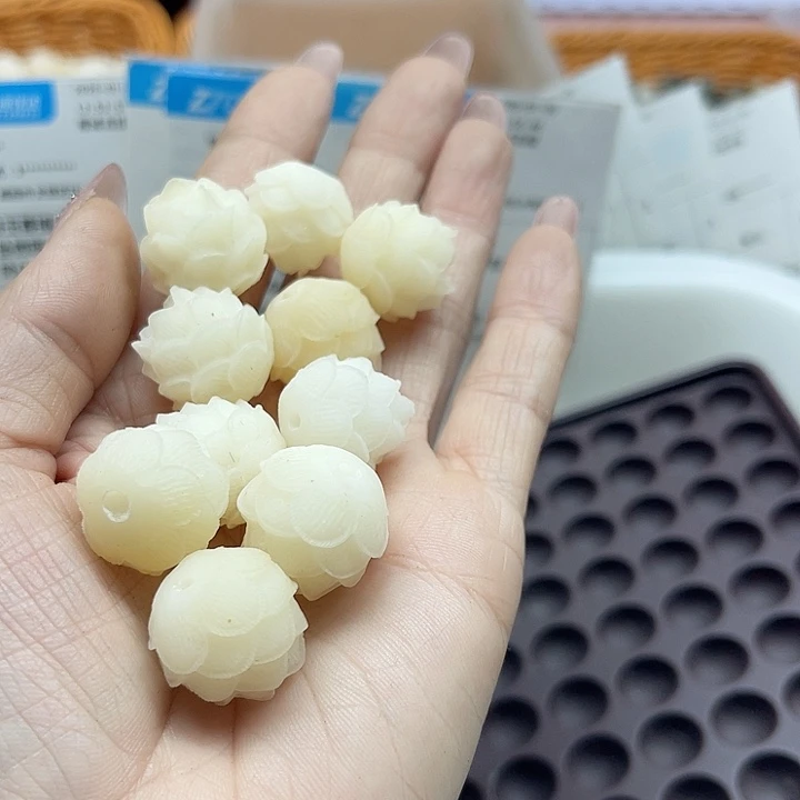 白玉菩提吊坠格***剧微瑕大莲花10