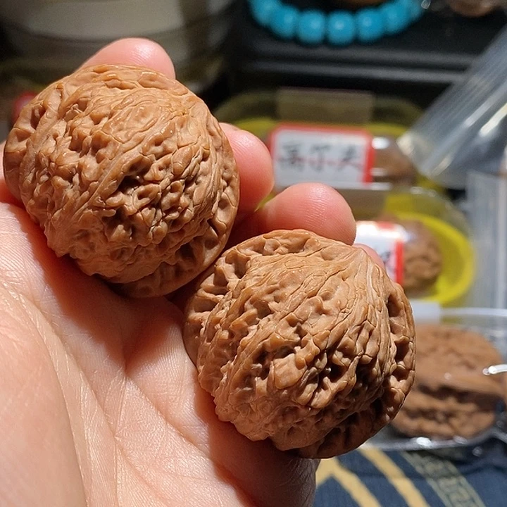 【闪购商品】吊坠文玩核桃石****铺泥鳅背