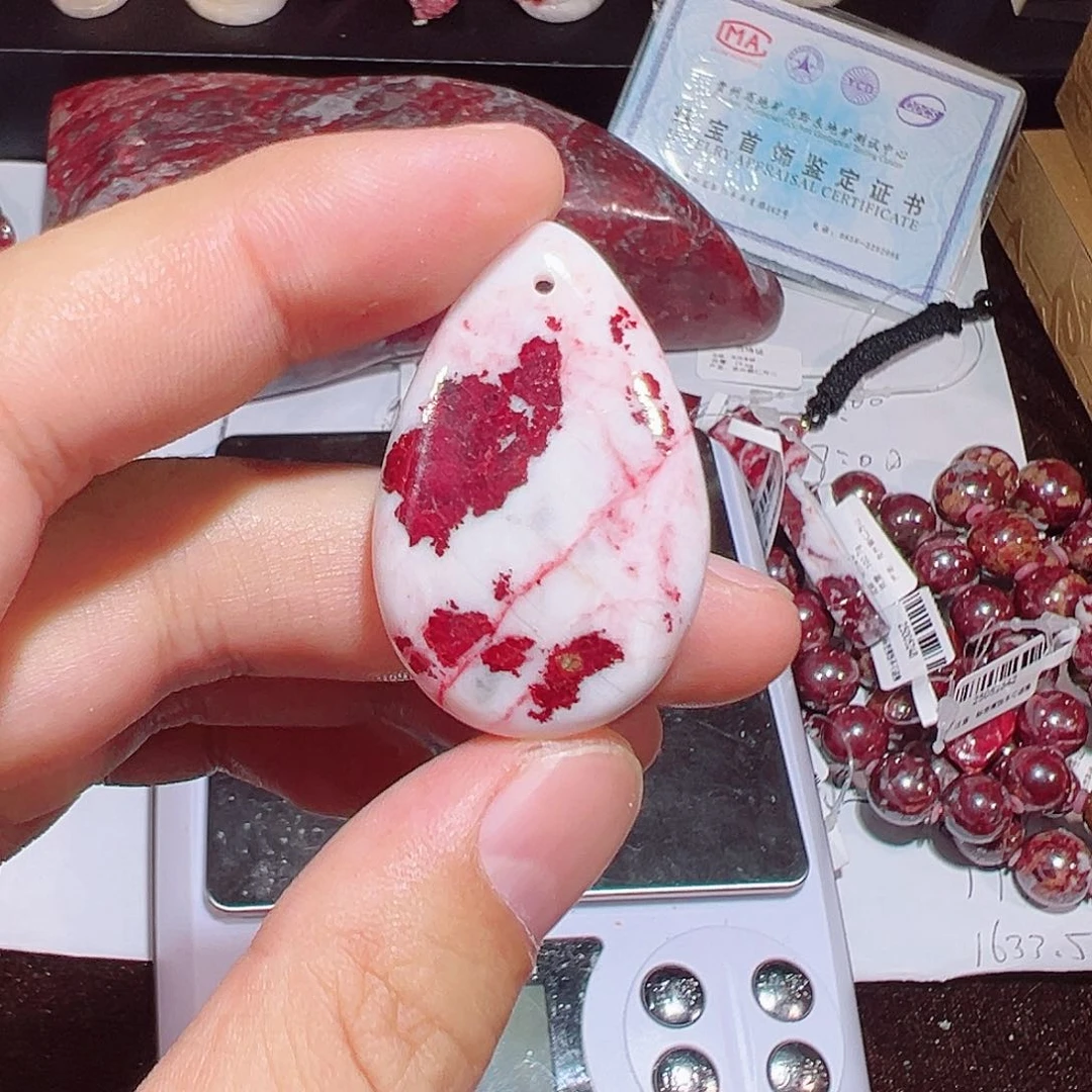 天然辰砂天然朱砂吊坠