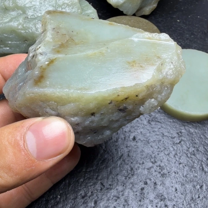 和田玉（糖玉）未镶嵌珠宝奇石