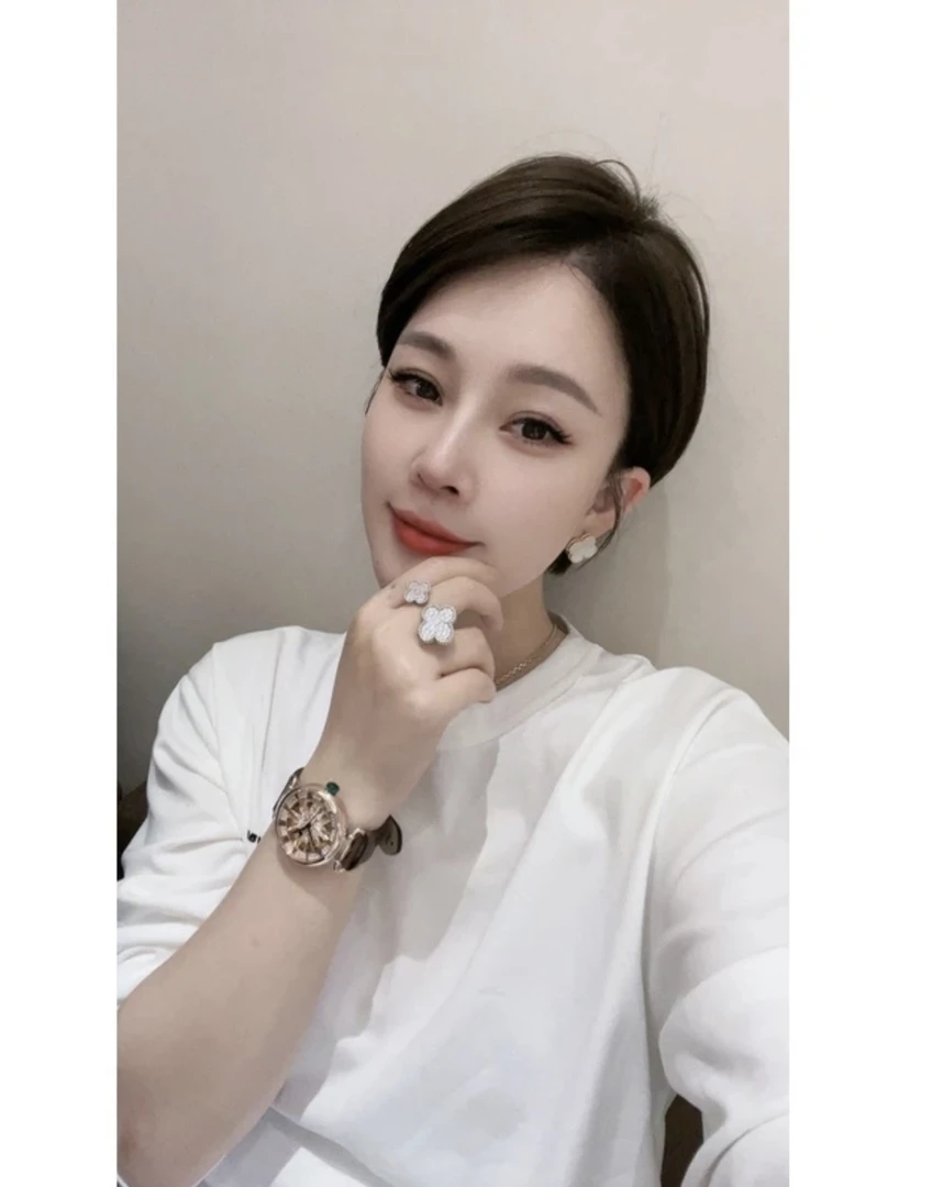 JING2024春季新款刺绣长袖简约T恤女宽松时尚百搭圆领上衣