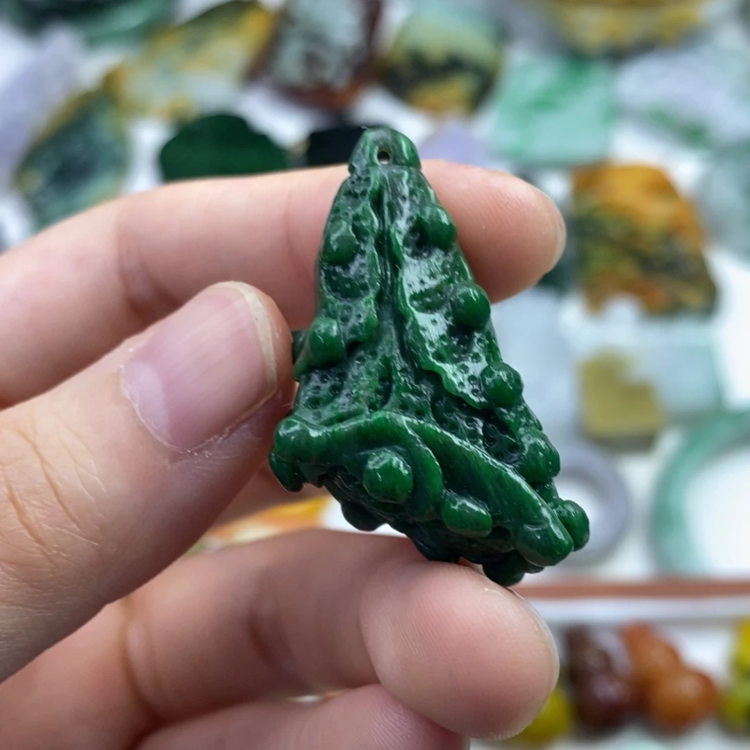 翡翠未镶嵌颈饰吊坠