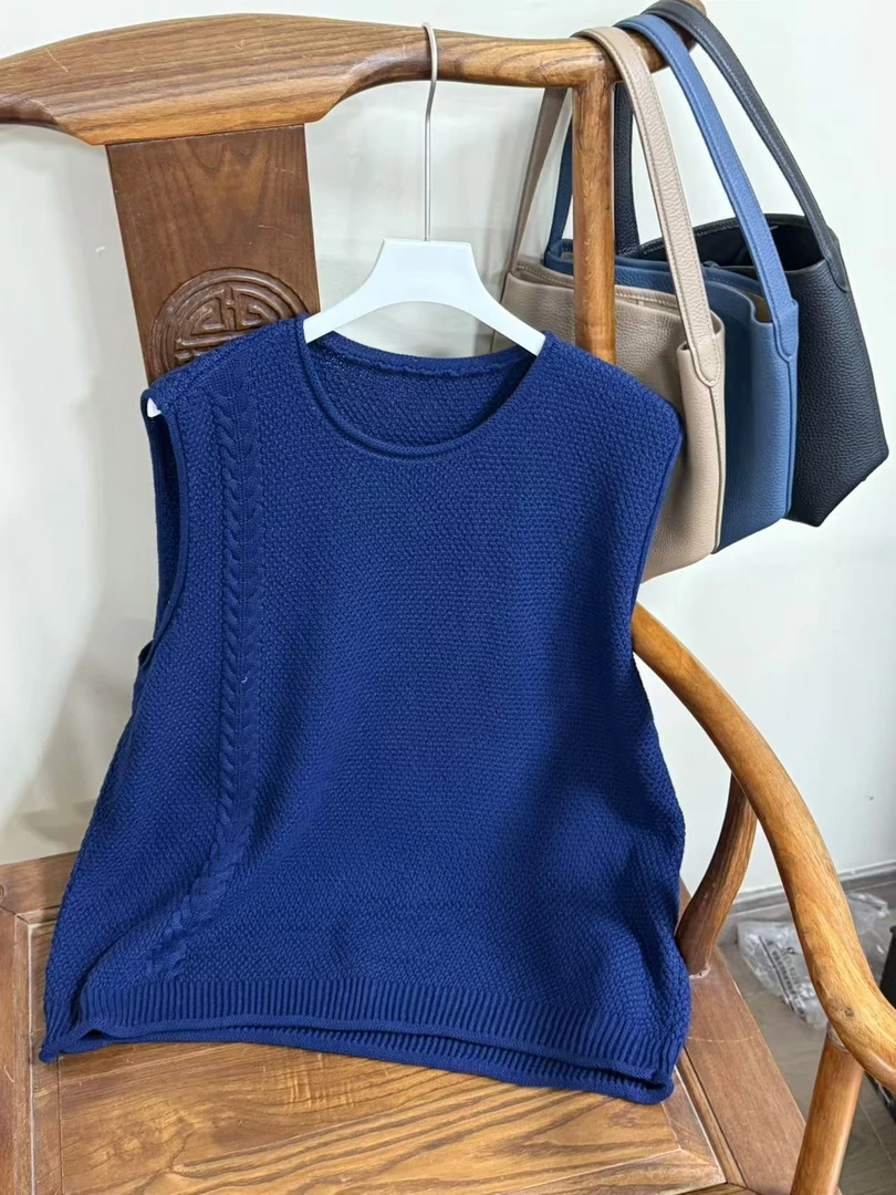 【云目悠悠】冬季新款宽松时尚休闲女士无袖纯色编制背心20241343