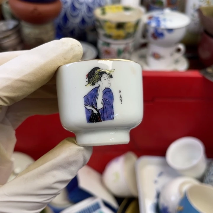 他家瓷器真美…开播了