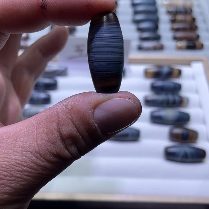 勤***奋玛瑙/玉髓未镶嵌珠宝奇石