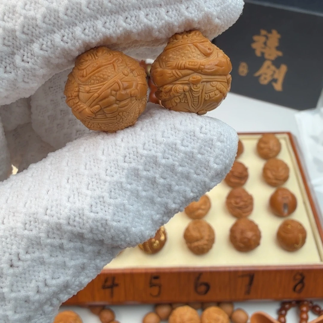 大***虫猴头核桃吊坠来财金蟾