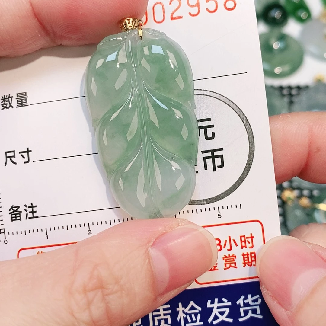翡翠颈饰18K金镶嵌吊坠