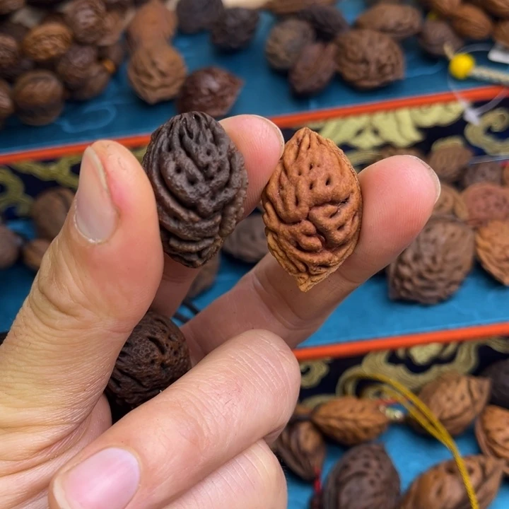 疏***影木质非金属桃枭吊坠桃枭吊坠