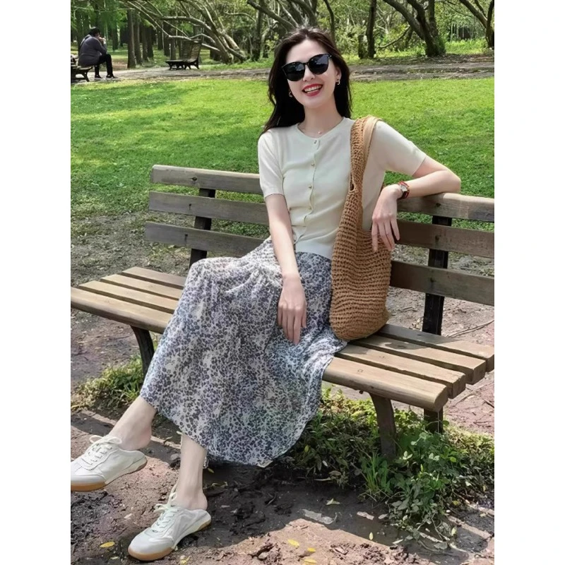 2025初夏超火大方得体穿搭一整套时尚气质减龄碎花半身裙两件套装