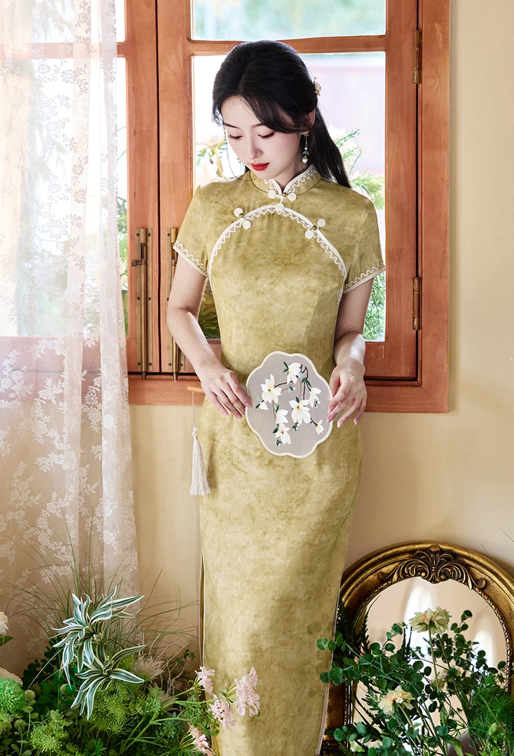 2025年黄色中式年轻长款旗袍送考连衣裙少女新款夏季气质日常显瘦