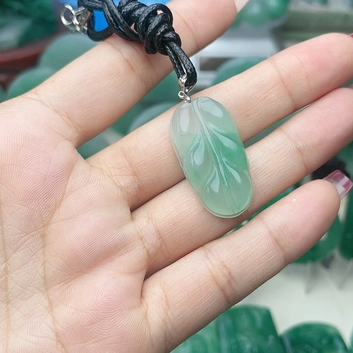 颈饰未镶嵌石英质玉