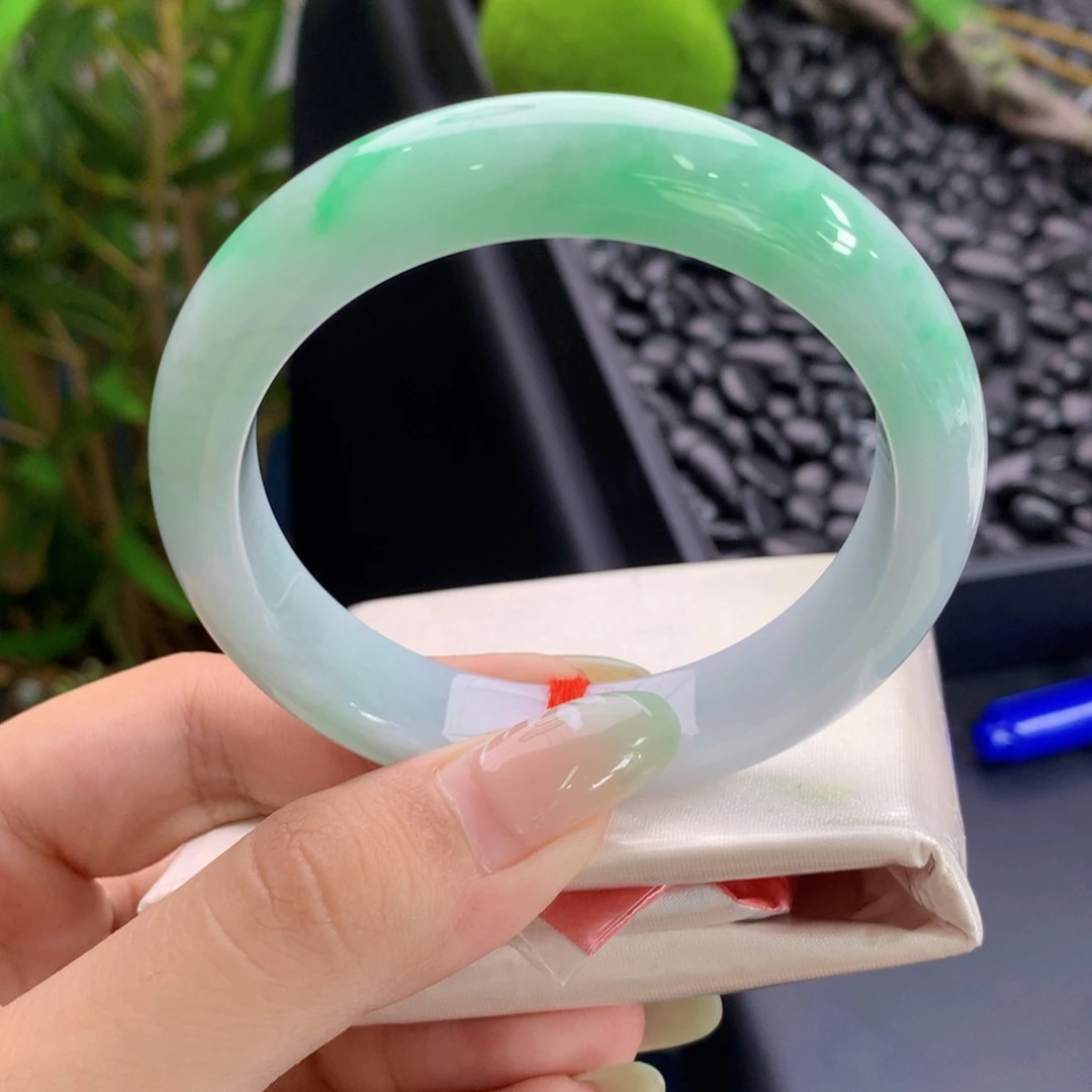 翡翠未镶嵌手镯飘绿正圈5