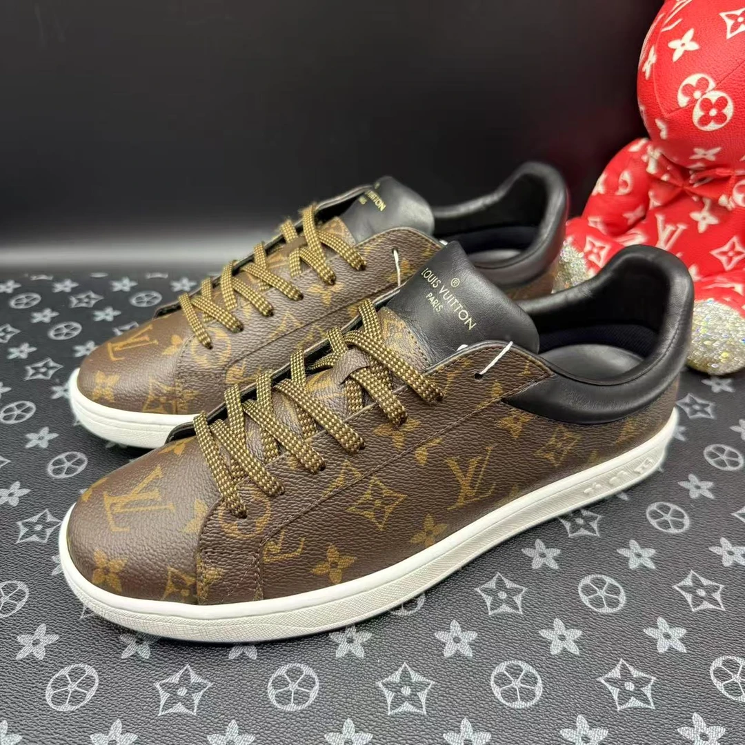 95新 LouisVuitton/路易威登 棕老花卢森堡板鞋41.5欧码 kke551