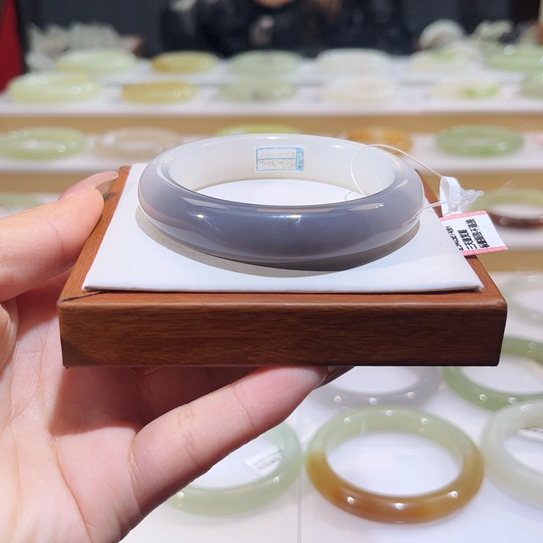 和田玉未镶嵌手镯一口紫白