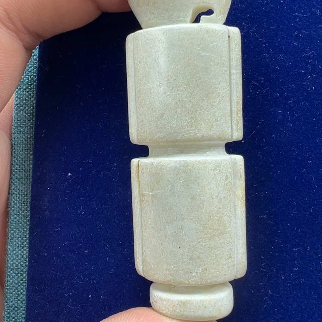 兵***）石英质玉未镶嵌颈饰