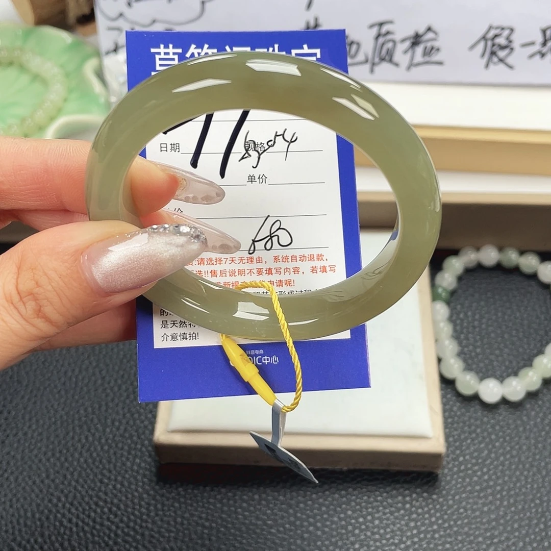 和田玉未镶嵌手镯