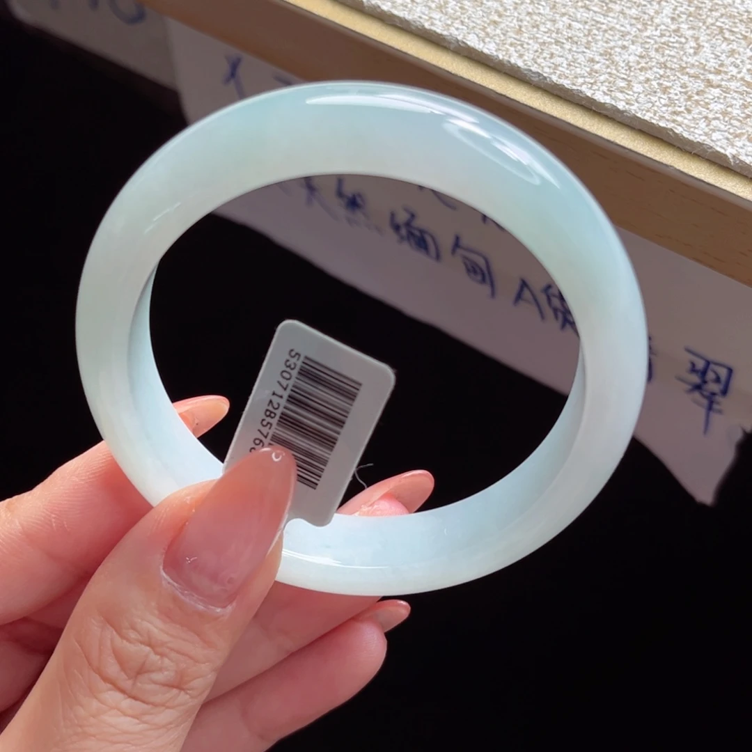 翡翠手镯未镶嵌手镯