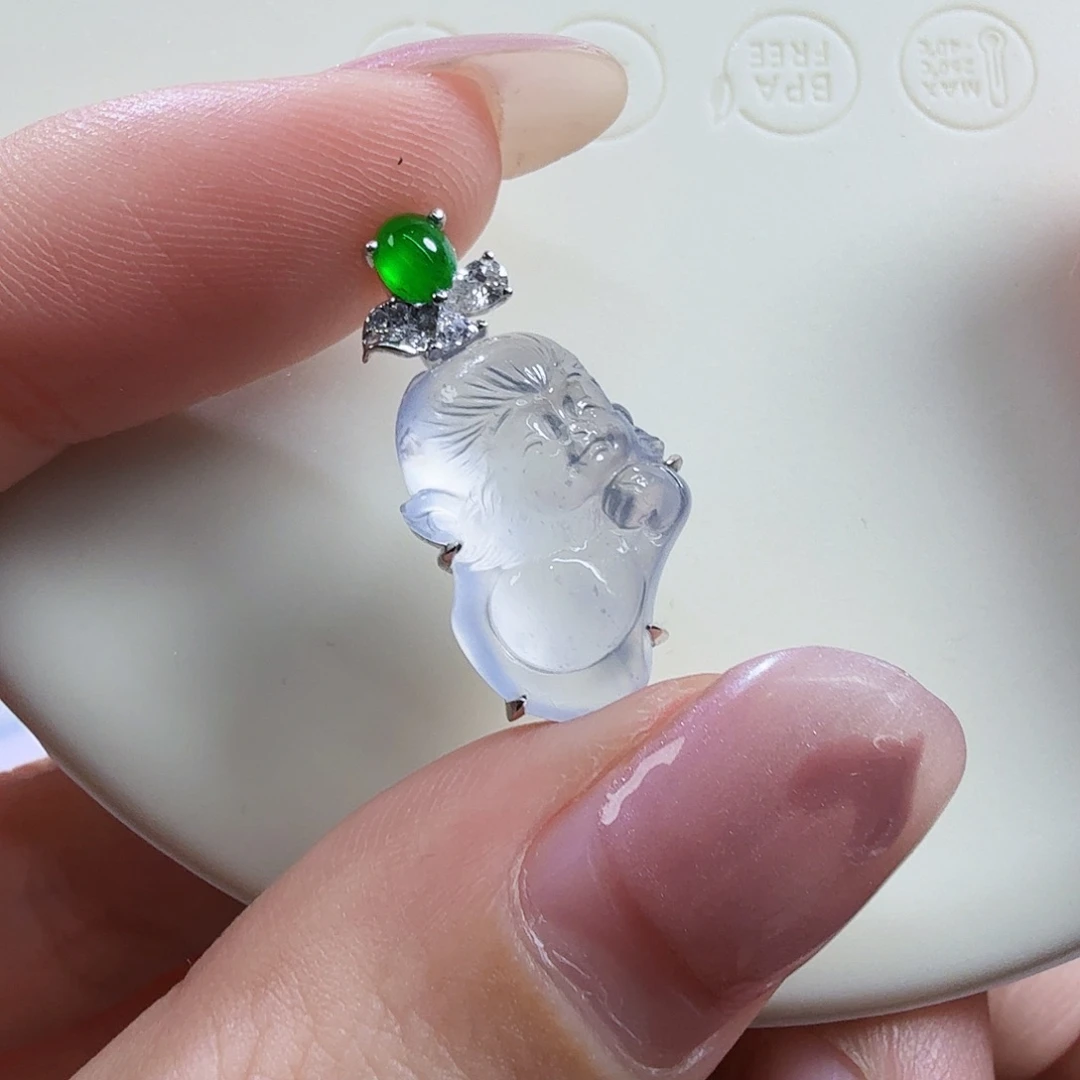 翡翠18K金镶嵌颈饰悟空儿