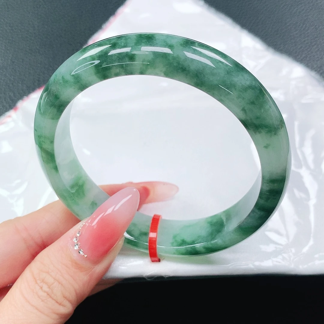 翡翠手镯未镶嵌56圈