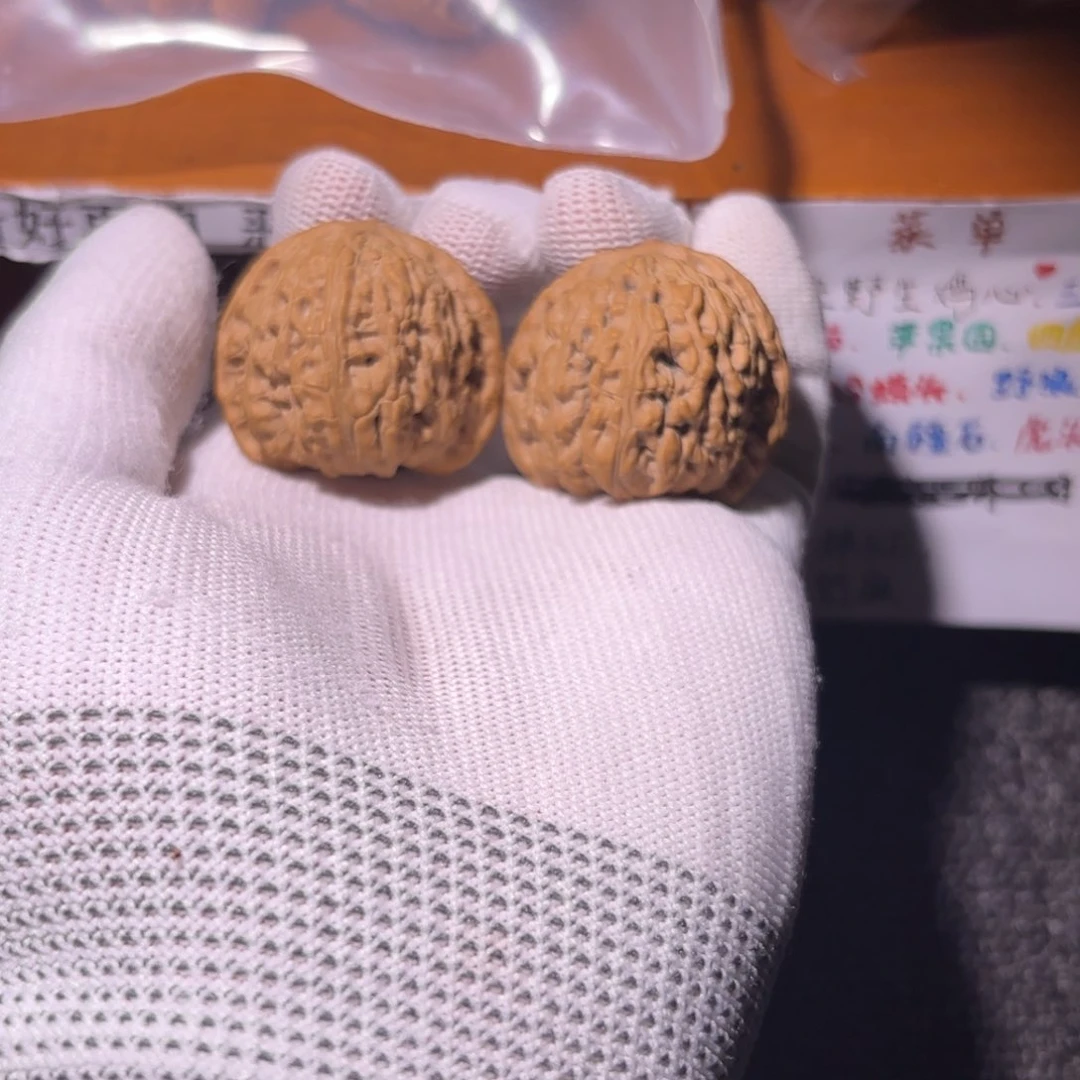 核桃把件红玛瑙36边