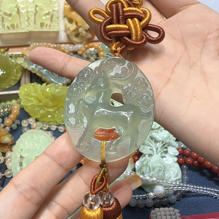 未镶嵌蛇纹石玉吊坠