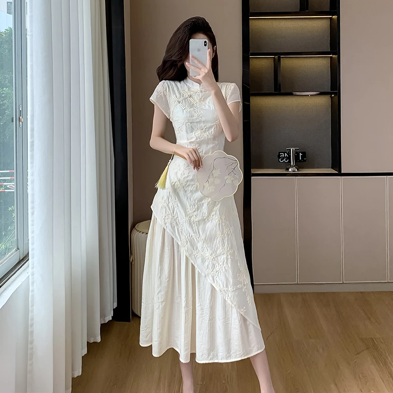 夏季时尚法式复古温柔名媛气质显瘦收腰刺绣米白色中长款连衣裙
