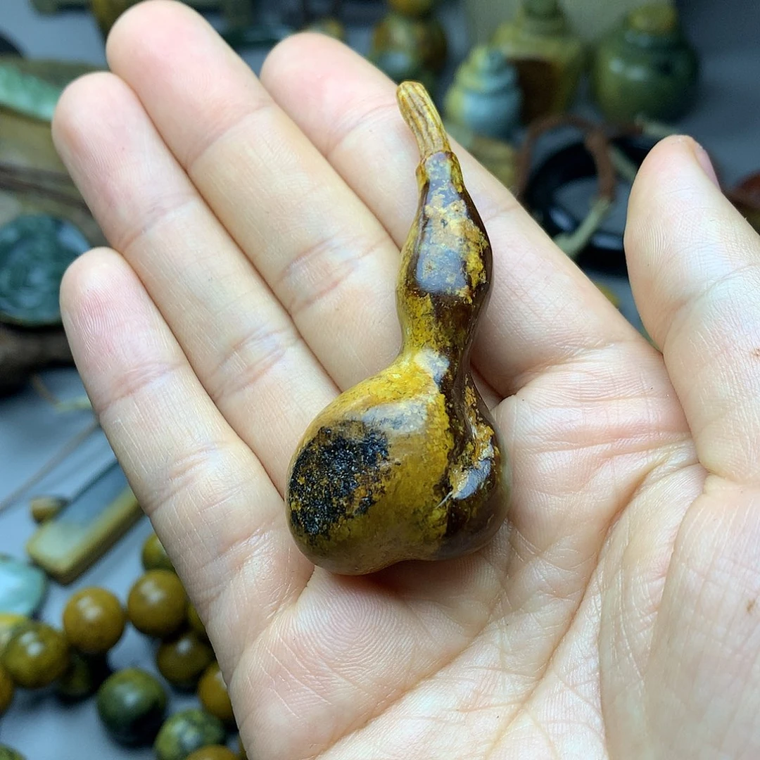 透闪石质玉挂件（有瑕疵）未镶嵌永**前