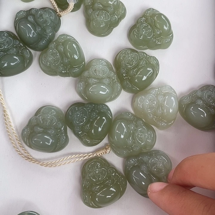 和田玉未镶嵌吊坠(不含链)约25佛公（木姐）多样性拍一发一