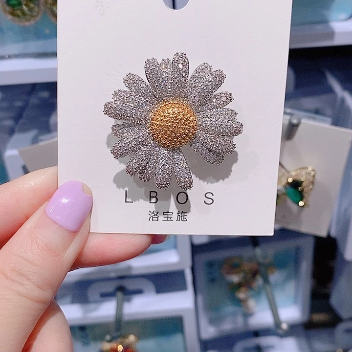 锆石铜合金小雏菊胸针