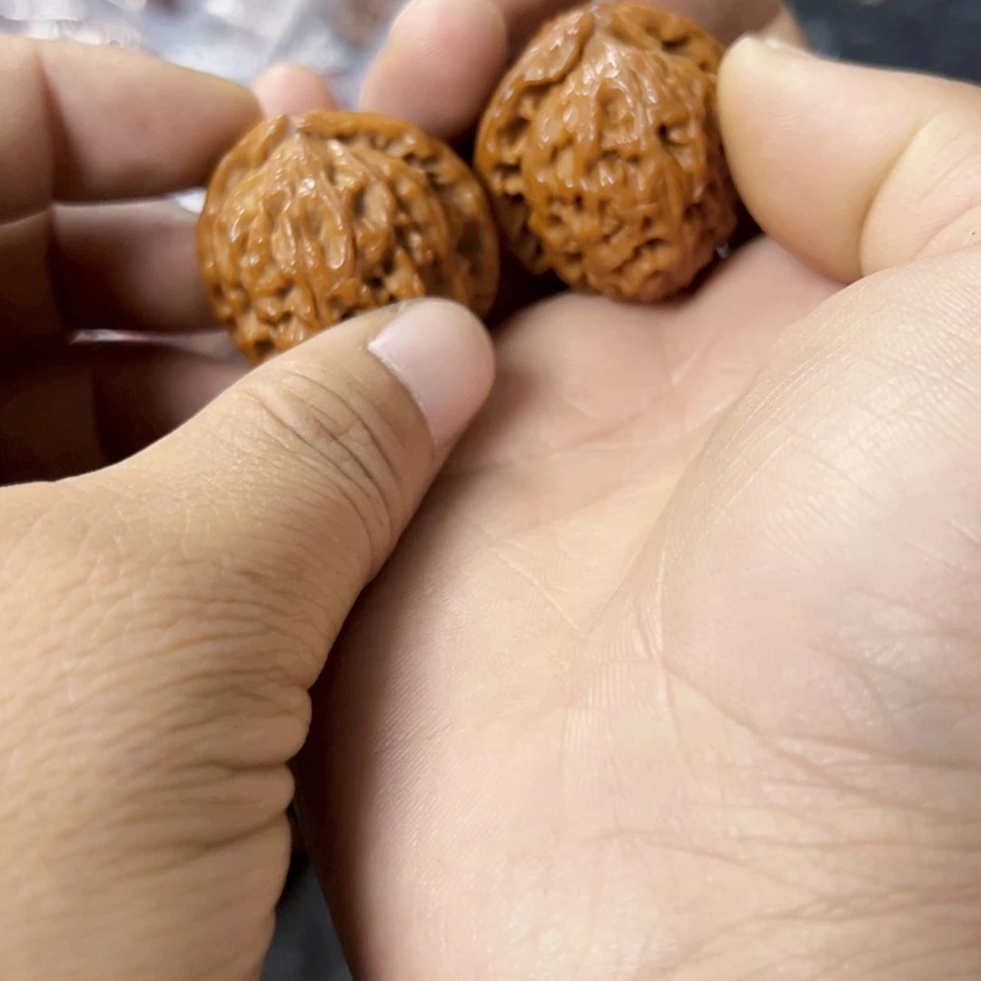 文玩核桃把件三角白