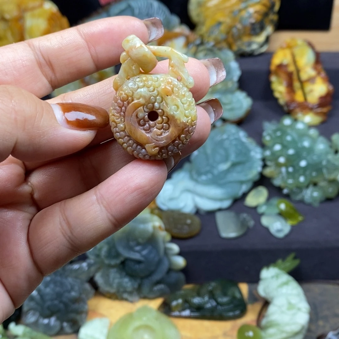 蛇纹石玉颈饰未镶嵌