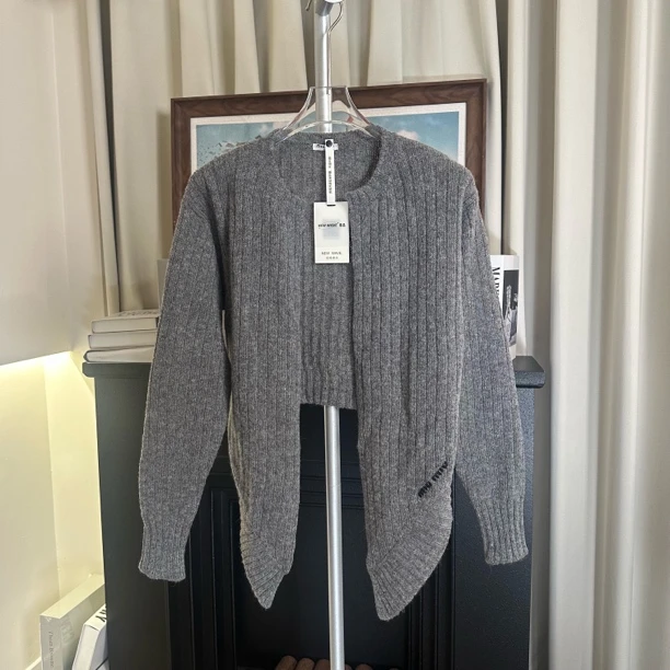 99新 MIU MIU/缪缪 MIU1031 开衫羊毛衣不规则设计38码原价8800