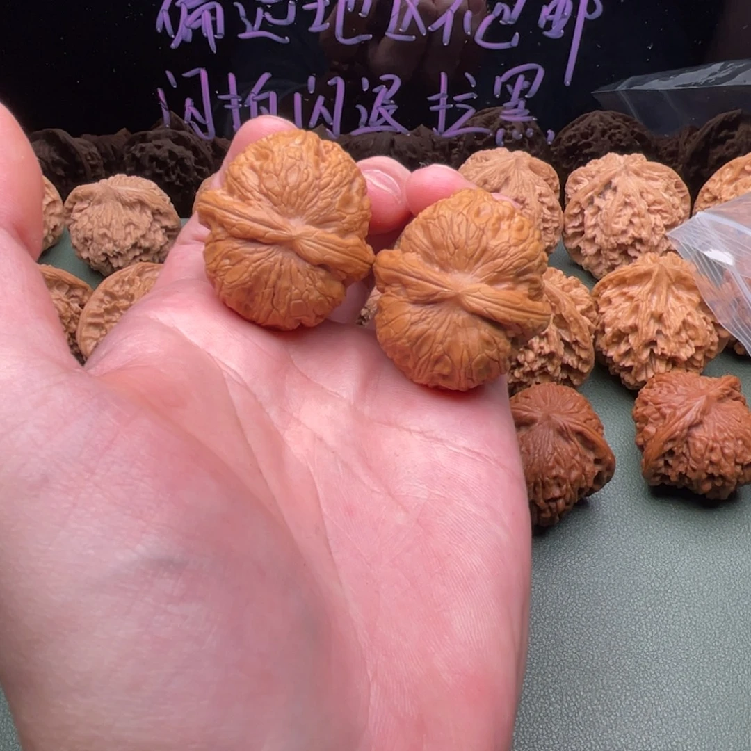 核桃把件39球元宝，已经打底