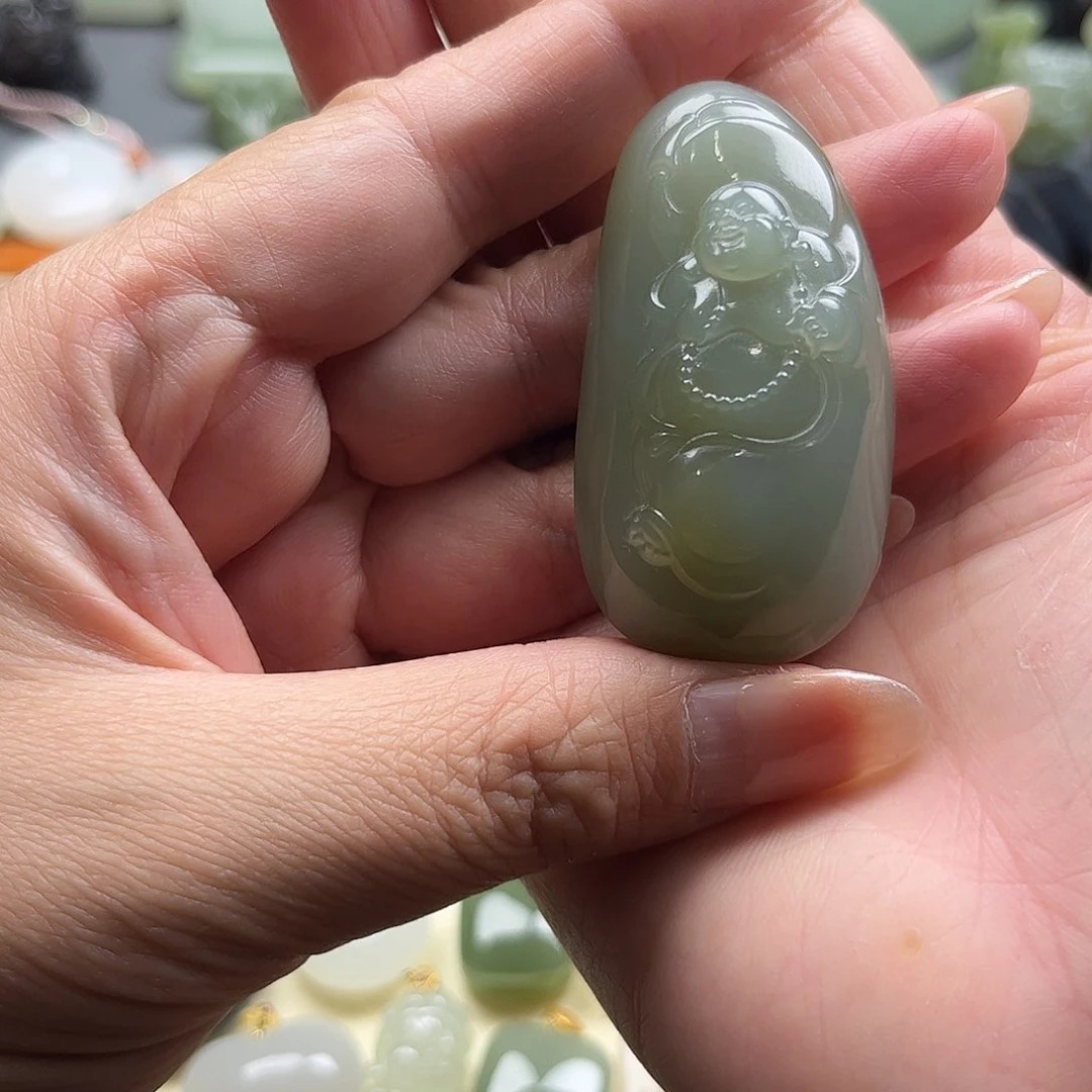颈饰未镶嵌和田玉烟**桥