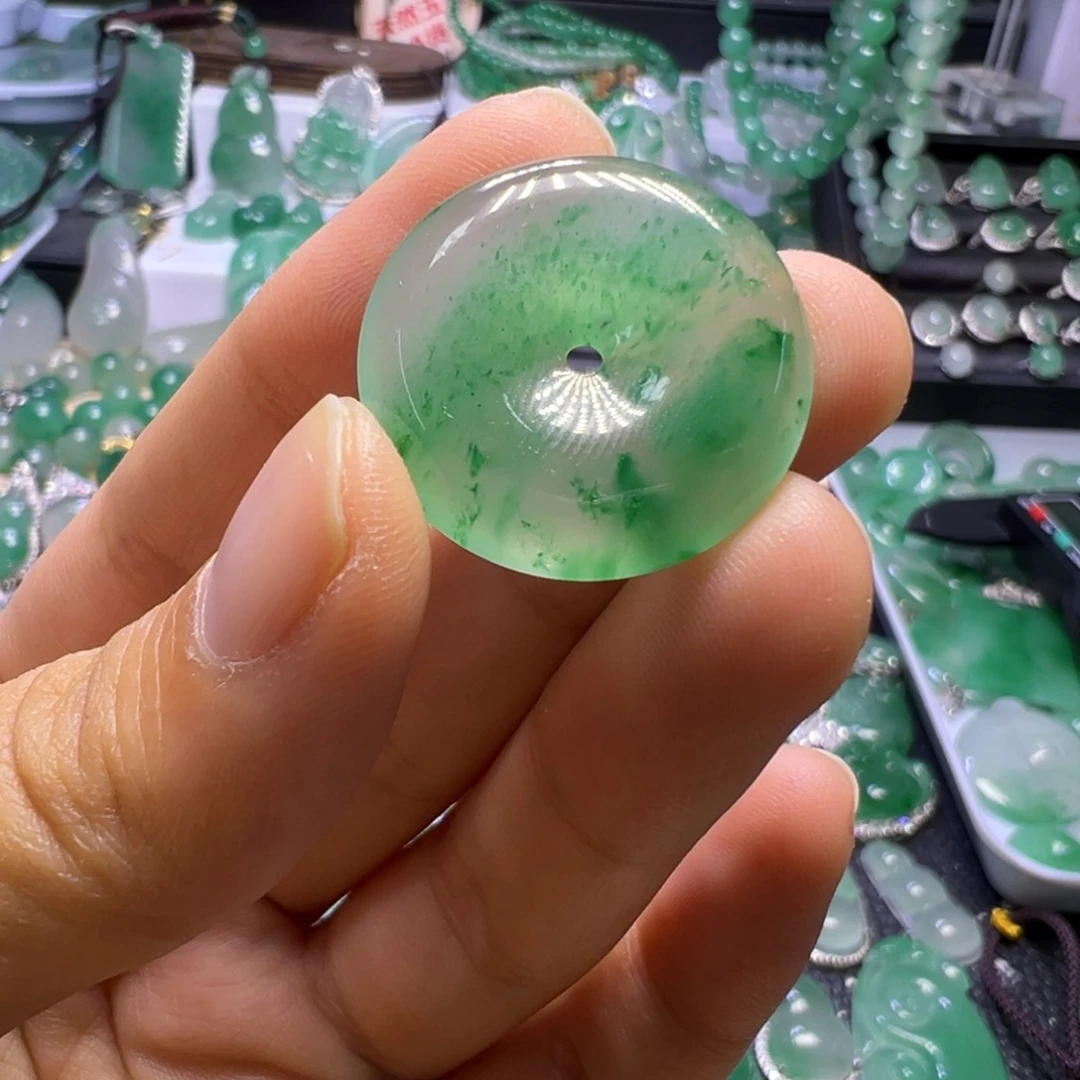 石英质玉（非洲翠）未镶嵌颈饰